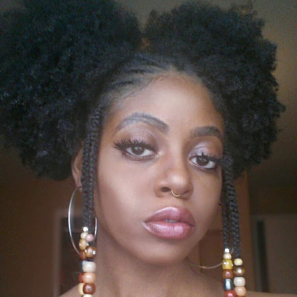 Meet your Posher, Ebonee - Picture 1 of 1